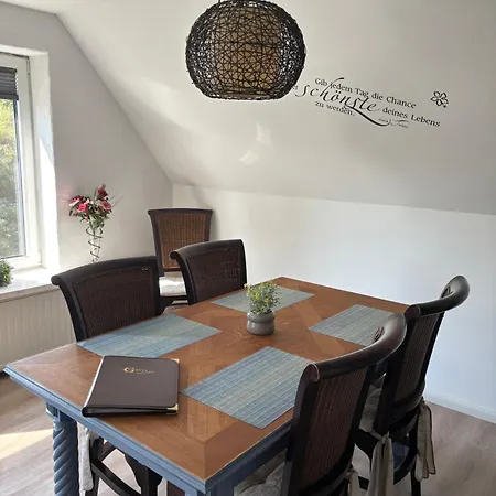 Hireu's Hus Apartmán *